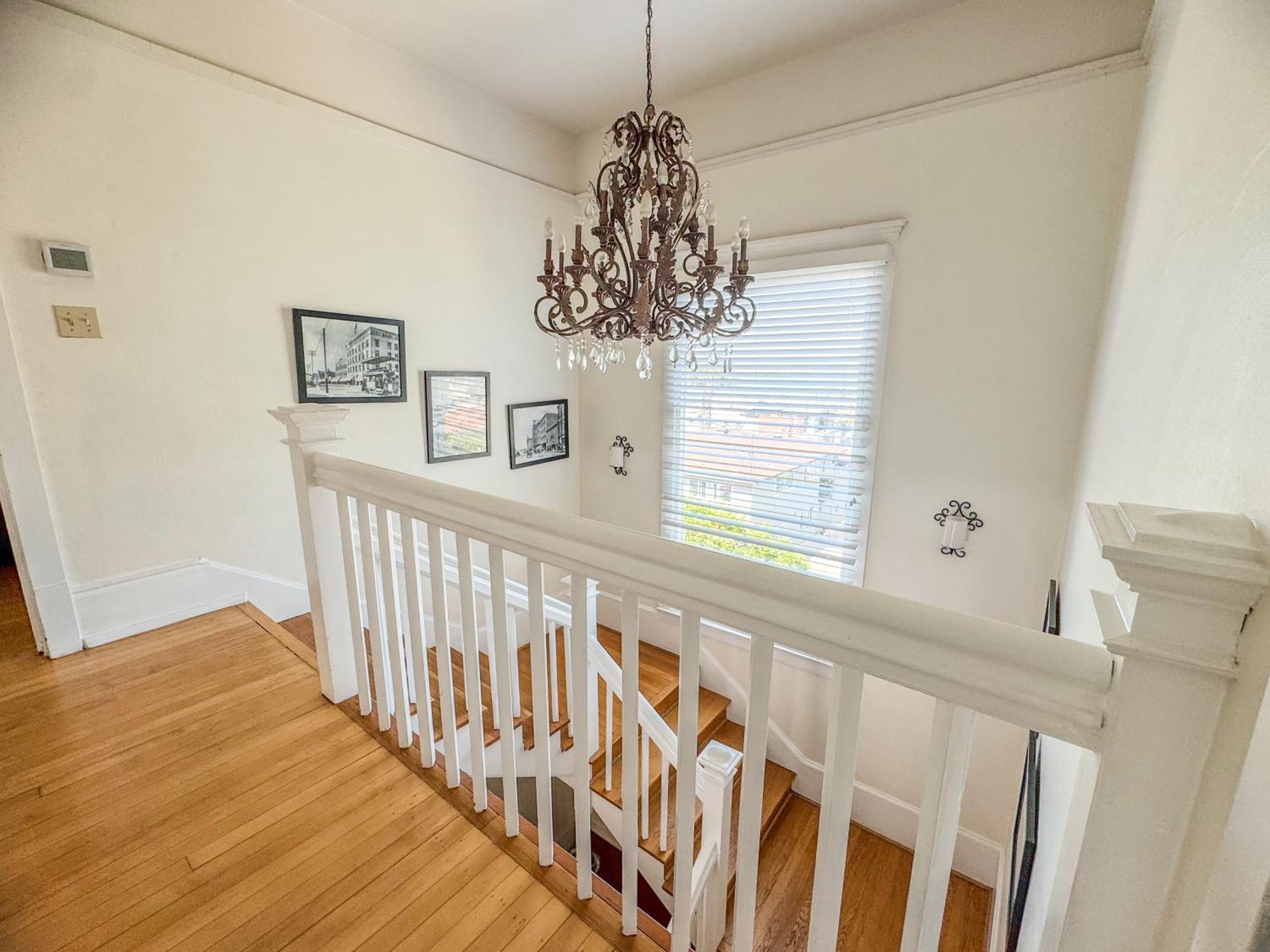 Mayor's Manor; Historic Downtown Mansion Holiday home *